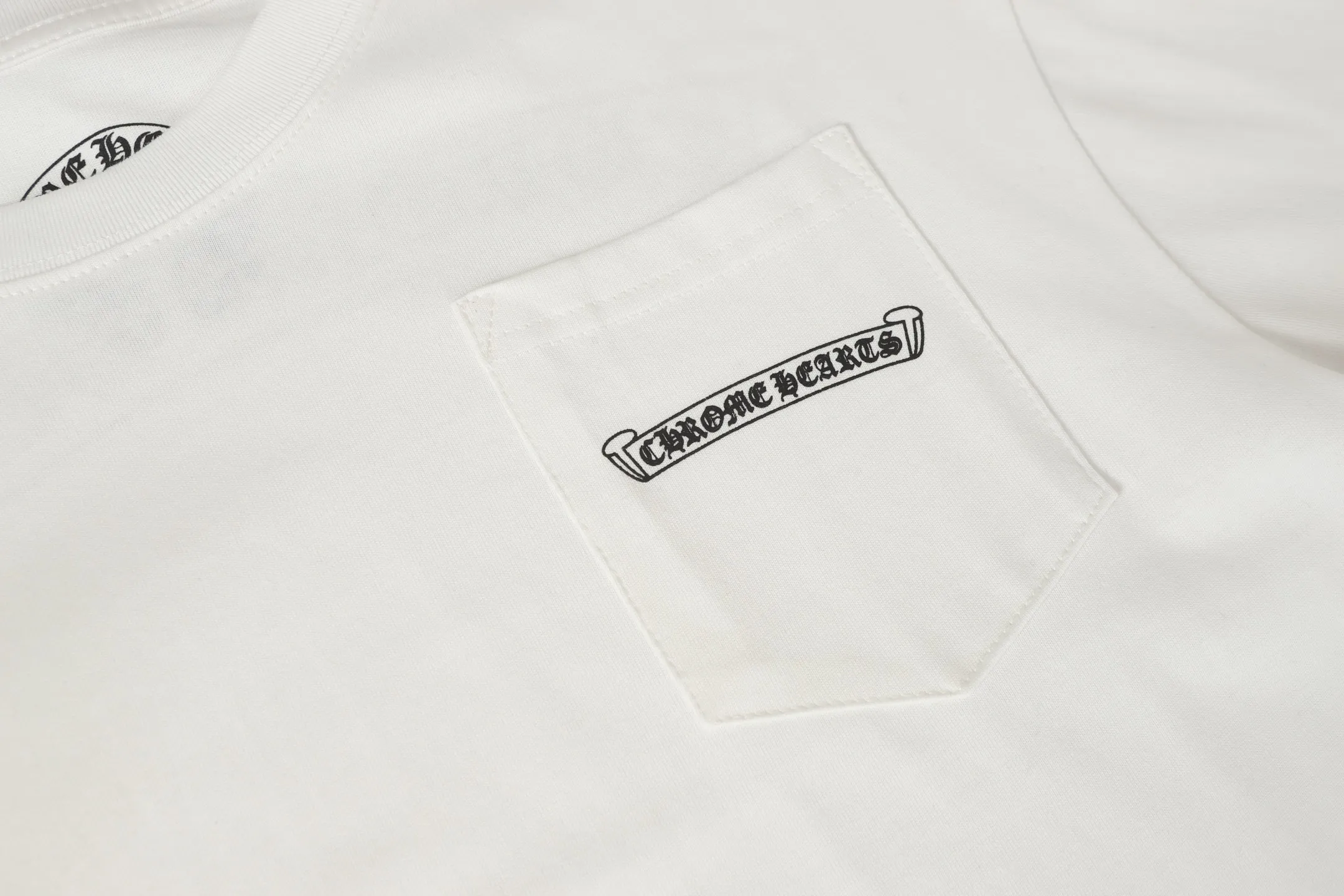 P150 Cross-border model, please do not place an order if you are looking for quality -Chrome Hearts/Chrome Hearts Sanskrit printed popular long-sleeved T-shirt -High weight, high density and high quality. The wool is soft, delicate and skin-friendly. Soft and silky to the touch. Excellent warmth and skin-friendly properties. -Customized weaving and dyeing, no color difference, regardless of fabric or workmanship details. Comparing the ordinary version on the market -Colour: black white -Size: S M L XL